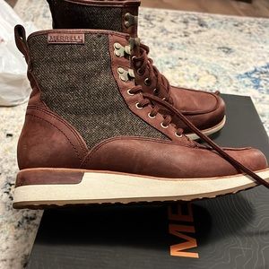 Merrell boot-size 6 maroon in color